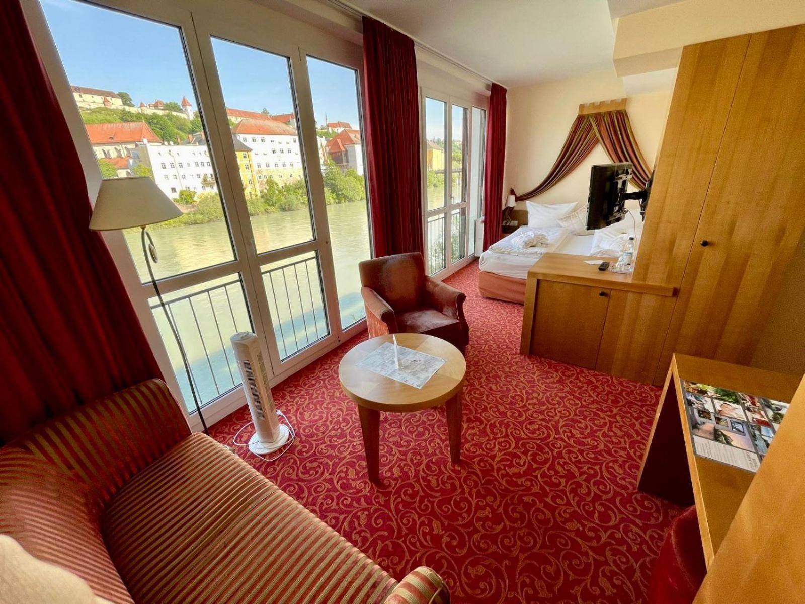 Hotel Burgblick Hochburg-Ach Екстер'єр фото